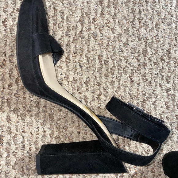 Black heels - Picture 2 of 4